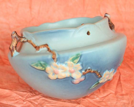 Vintage Roseville Pottery Hanging Planter 1