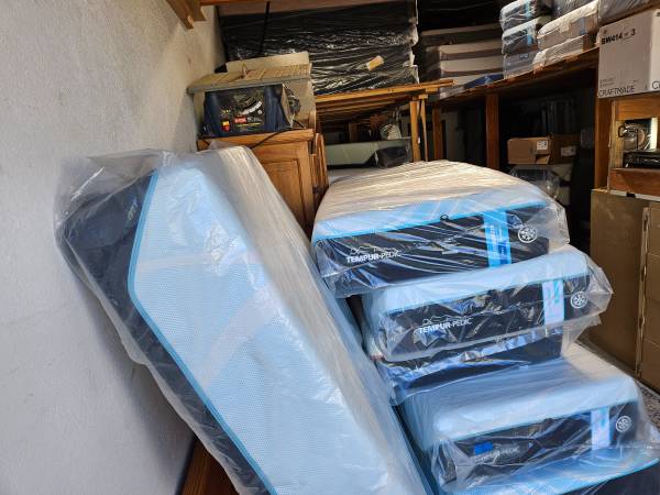 Queen Tempurpedic mattress tempurAdapt - $95063471456087939124