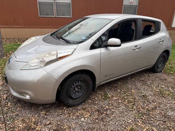 2015 Nissan leaf s (Mecánico especial) - $1,500 (norte)63613017576961120