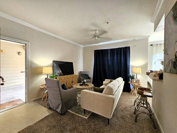 $1,292 / 2br - 954ft2 - Relax & Recharge at Your Cozy Patio or Balcony63812507188097120