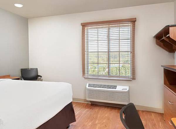 $1,200 / 1br - Free Cable, WiFi, Sparkling Pool, Parking - FLAT 4-WEEK RATE! (Chattanooga)63993078766466124
