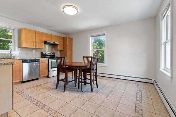 $4,000 / 4br - 1800ft2 - ALLSTON 4 bed plus den 2 full bathroom apartment in 2 family building (Allston)63699413517185124