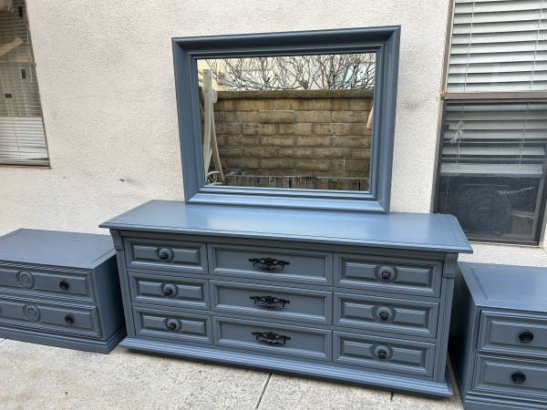 BEAUTIFUL HIGH QUALITY 5 PIECE HENREDON BEDROOM SET CAN DELIVER LOCAL IF NEEDED 1