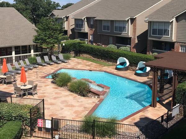 $1,075 / 1br - 670ft2 - Amazon HUB Parcel Locker, On-Site Laundry Facility, 1bd (2700 Martin Dr, Bedford, TX)63796555381379123