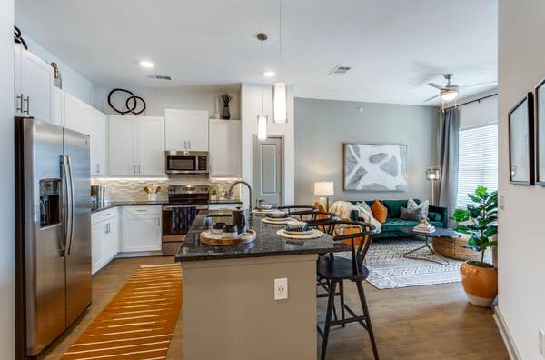 $1,781 / 2br - A New Upscale Apt in Addison/Galleria Area**4-6 WEEKS FREE** (Addison/North Dallas/Galleria Area)63796477104129123