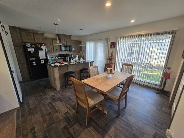 $169,900 / 3br - 1568ft2 - Sheetrocked Throughout! Huge Granite Center Island! Recessed Lightng! (Farmington)64003960614145123