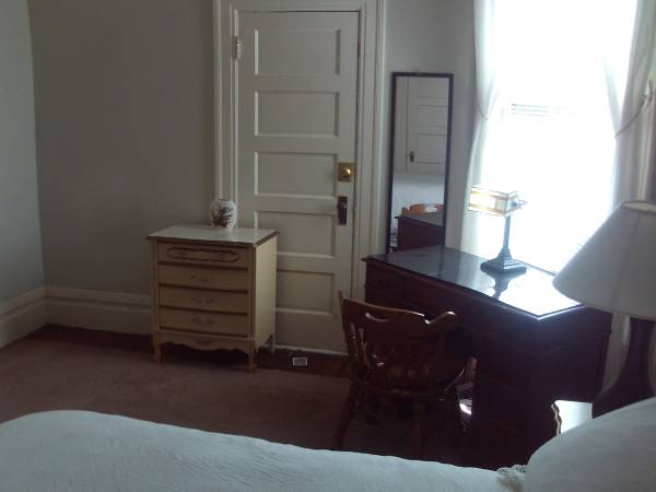 $1,798 / 1br - XL.ROOM  Near Google/Apple shuttle and public transportation (USF / panhandle)63657626719619123