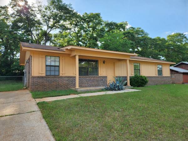 $122,900 / 3br - 1224ft2 - 3/2 Brick Ozark Al Owner Finance 990mth just remodeled lvp flooring (276 Crystal Dr Ozark Al)63611859551105121