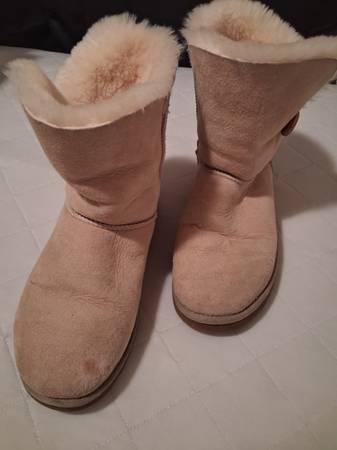 So 8 Uggs 1