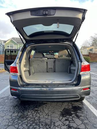 2012 Toyota Highlander AWD w 3rd Row Seats - $7,990 (Tysons)63616402880769122