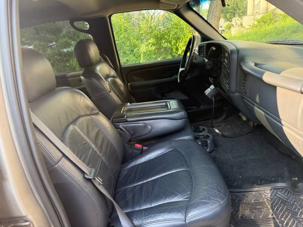 2001 Chevy 2500 crew cab four-wheel-drive - $11,900 (Burnsville.)63481669332481121