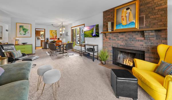 $1,895 / 2br - 1000ft2 - Furnished Lake Life 1-hour to dwntwn Mpls/StPaul. 2bd,1ba, balcony (Pine City)63990382480898122