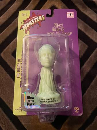 UNIVERSAL STUDIOS GLOW IN THE DARK LITTLE BIG HEADS MONSTERS - $300 (Friendsville)63470661204865122
