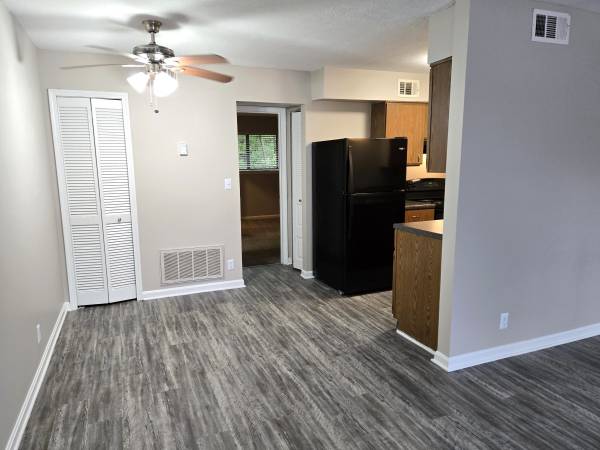 $895 / 1hab - 675ft2 - ¡EXCELENTE DE UN DORMITORIO EN UNA UBICACIÓN CONVENIENTE! (Breckenridge Lane cerca de Bardstown Rd)64008826966145120