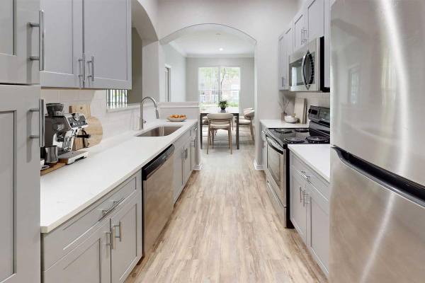 $2,708 / 1br - 1023ft2 - Wag! Preferred Partner, Ceiling fan, Walk-in closets (Braintree)63824666492417124