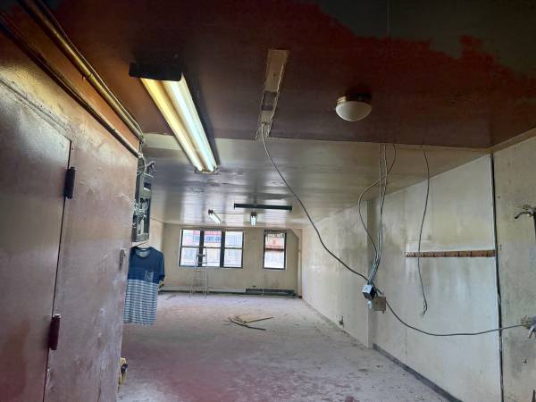 $4,000 / 1250ft2 - Open loft dime square walk up third floor (Lower East Side)63912044507650120