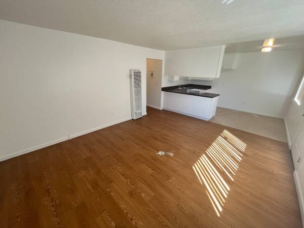 $1,695 / 2br - 517 North T Street Apt B (Lompoc)63663853690753121