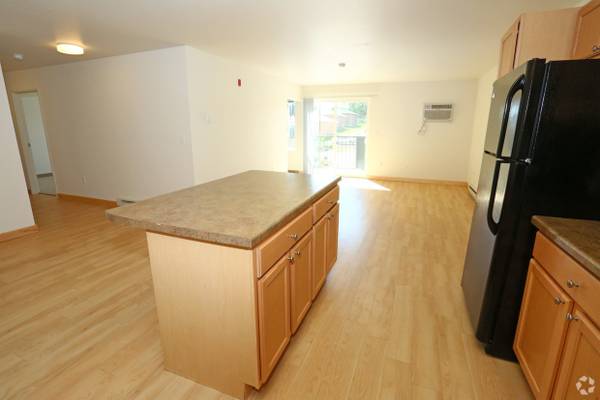 $1,095 / 2br - 979ft2 - In Williston, 2 bedroom, Pet Friendly Options (705 E Highland Dr, Williston, ND)63817009336963121
