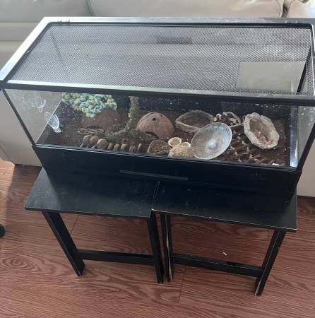 PENDING PICKUP -Large Tank w/Lid 1
