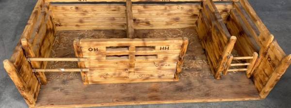 Child’s horse stable 1