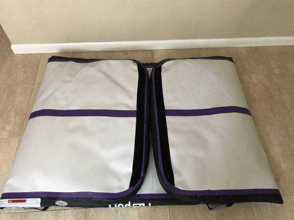 Gym mat, inflatable with pump (price cut) 1
