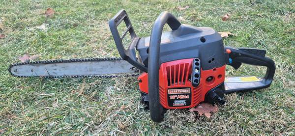 Craftsman 18" Chainsaw with Case 1