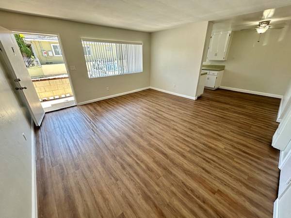 $2,095 / 2br - 875ft2 - Updated downstairs 2b/1b, laundry, parking (1343 IB #F) (Imperial Beach)63663736785409121