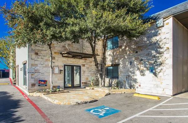 $750 / 480ft2 - STUDIO is the way to GO !! $725-$750.00 (6603 E Lovers Ln, Dallas, TX)63796555748739120