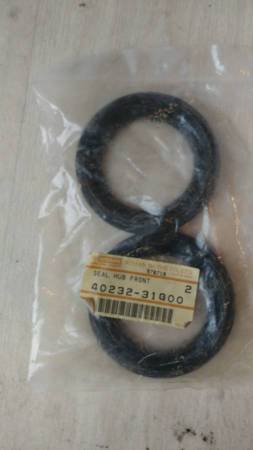 Nissan Front Hub Seals 40232-31G00 1
