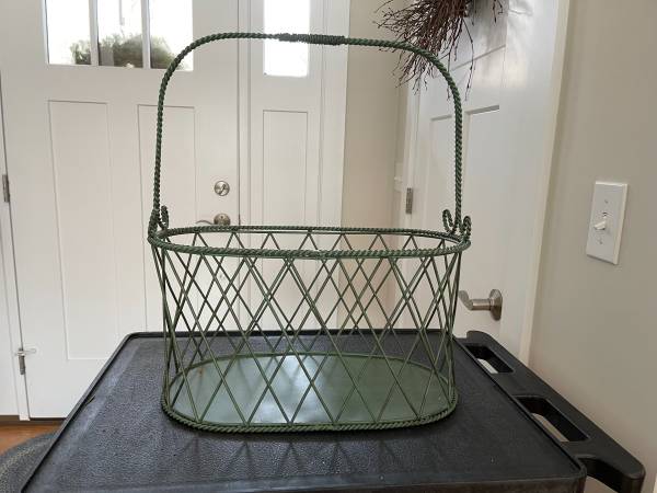 Decorative Sage Basket and White Lattice Tray 1