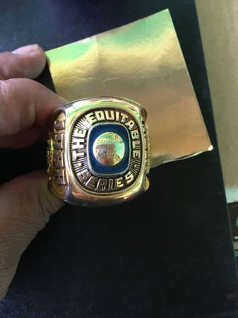 MLB 1988 The Equitable Series Anillo Dorado Coleccionable - $85 (redwood city)63470082491139122