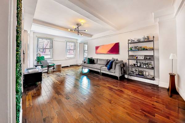 $4,000 / 1br - 900ft2 - Spacious 1-Bedroom in Iconic West Village Building (West Village)63766001316739120