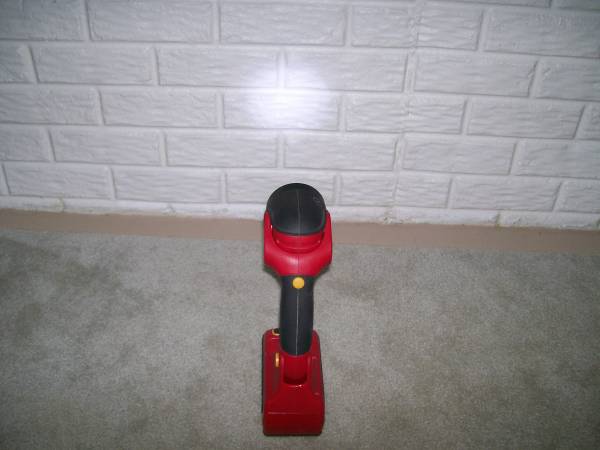 CRAFTSMAN 20V. - CORDLESS  L.E.D. WORK LIGHT WITH 20 V. LITHIUM BATERY - $14 (44th/RAWSON IN FRANKLIN, WI.)63470460342785122