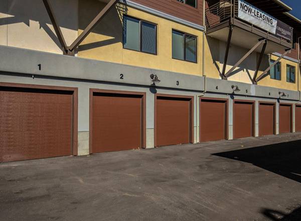 $2,600 / 1br - $500 DESCUENTO EN TU 1ER MES | Cerca de Cervecerías Ganadoras de Premios - 1 Dormitorio (Vista Village)63865592533505123