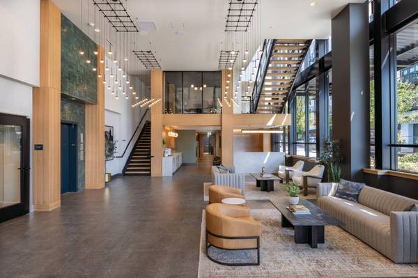 $2,013 / 1br - 595ft2 - Elevated Courtyard with Waterfront Views, Firepit, & BBQ Grills (Vancouver)63831608113283123