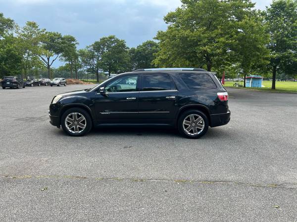 2012 GMC Acadia Denali Navi cámara de respaldo dvd pocos kilómetros solo 96 mil kilómetros - $5,500 (Brooklyn)63614220769283122