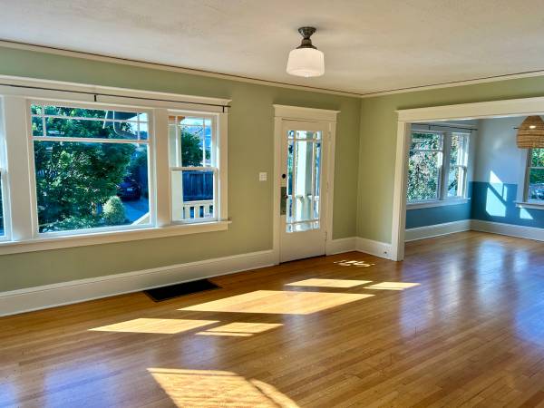$3,200 / 4br - 2428ft2 - Awesome bungalow in amazing neighborhood (Division clinton)64039058035586123