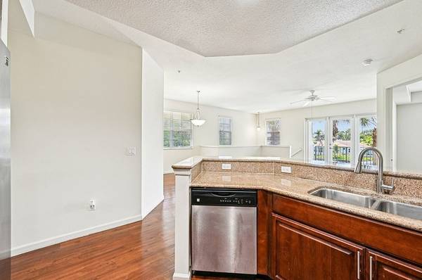 $2,630 / 3br - 1588ft2 - On-site Management, Picnic Area/Pavilion, Pool (6116 Yellow Sun Drive, Lake Worth, FL)63983674481283123