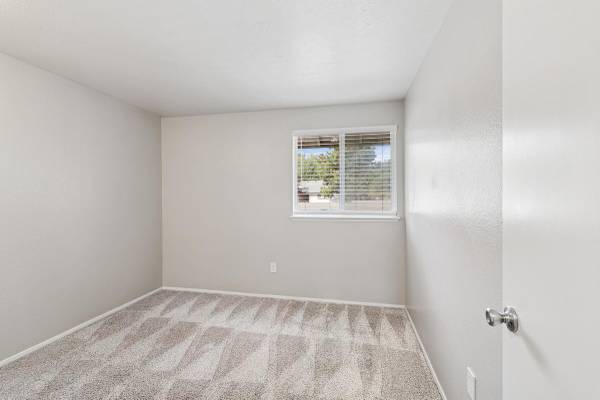 $1,650 / 2br - 985ft2 - Location, Community, Quality Living. It Starts Here! (Gresham)63777362567809124