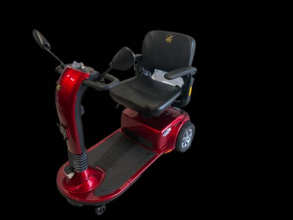 Golden GC340 3-Wheel Mobility Scooter 400lb Cap 12 Mile Range Pre-Owne 1
