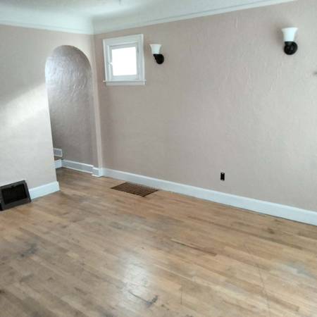 $900 / 2br - 850ft2 - casa de 2 habitaciones / garaje para 2 autos $900 mensuales (lincoln park)63926726048771123