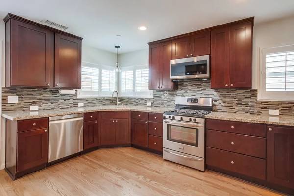 $2,400 / 3br - 1629ft2 - *-*3BR/2BA Home with Gourmet Kitchen, Fire Pit & 2-Car Garage..!! (San Diego)64037041301761122