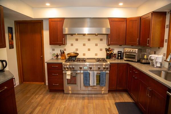 $900 / 1br - Nice, Bright Room in a Beautiful House- Available December 10, 2025 (Bradford Hills, Syracuse)63982837214979120