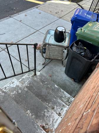 Free metal end tables curb SCRAP alert 1