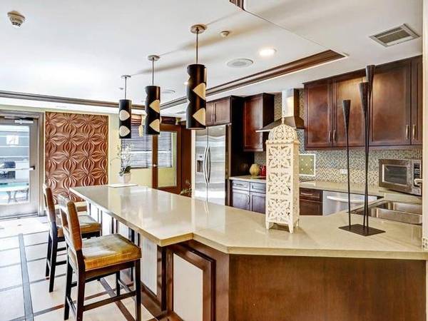 $3,128 / 2br - 1049ft2 - Impecable apartamento de 2 habitaciones/2 baños con amplios armarios empotrados, alquiler gratuito (Mission Valley)63657343069185123