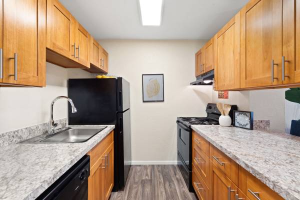 $1,599 / 1br - 680ft2 - WOW!! Pets Welcome! Amazing Community! Open 7 days a week! (Edmonds, Lynnwood, Shoreline, Ballinger)63808008345347120
