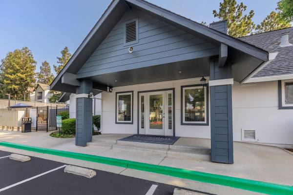 Wall Mount HVAC, Hardwood Floors, Cable Ready 1