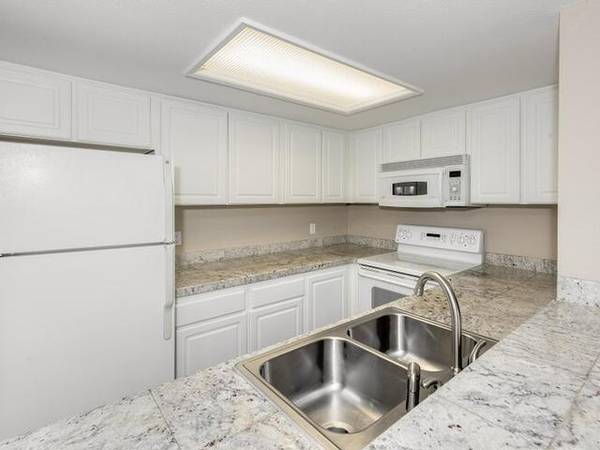 $1,449 / 1br - 767ft2 - City Outside. Tranquility Inside. (Clackamas)63777293613953121