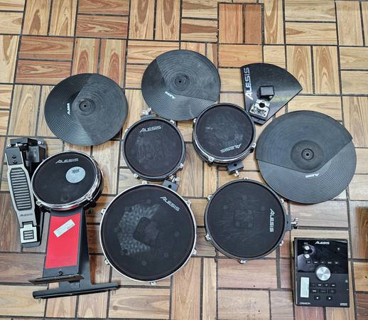 ALESIS ELECTRIC DRUMS kit 184545-1… 1