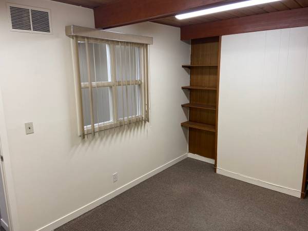 $325 / 102ft2 - Office available in quiet building in downtown Portland (Portland)64218940269571121